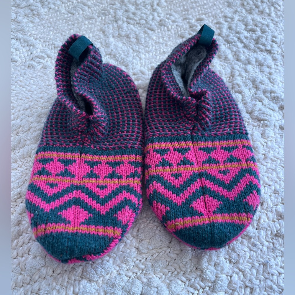 Bombas double cushion gripper slipper 
Size small